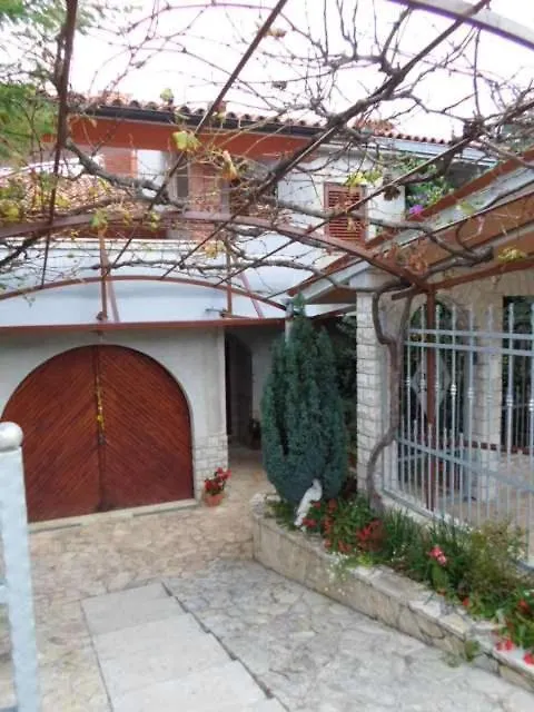 Apartment In Banjole With Air Conditioning, Wifi, Washing Machine 3360-2 0*,  Croatia